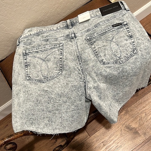 Brand New Classic Calvin Klein Stone Washed Distressed Light Blue Jeans Shorts! - Picture 8 of 8